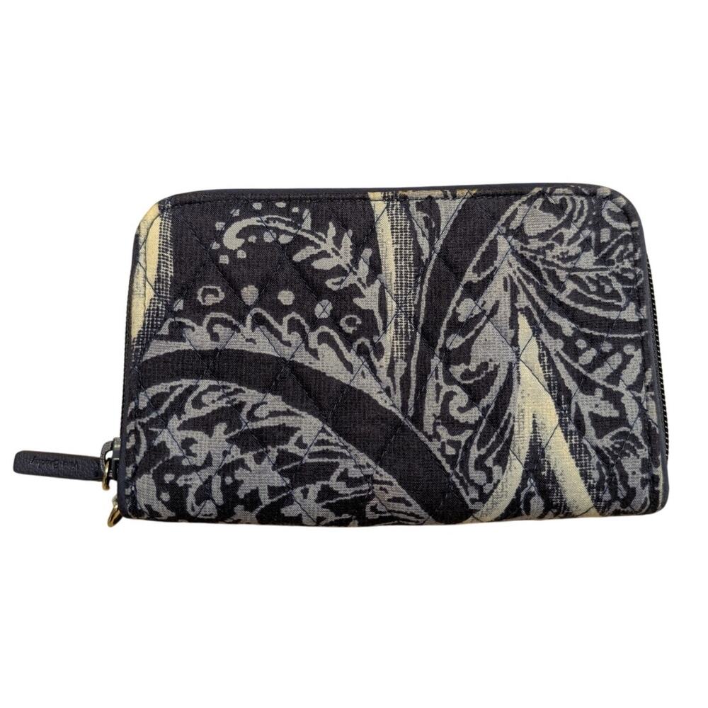 Vera Bradley RFID Grab & Go Wristlet Wallet Indo Navy Blue & White Paisley